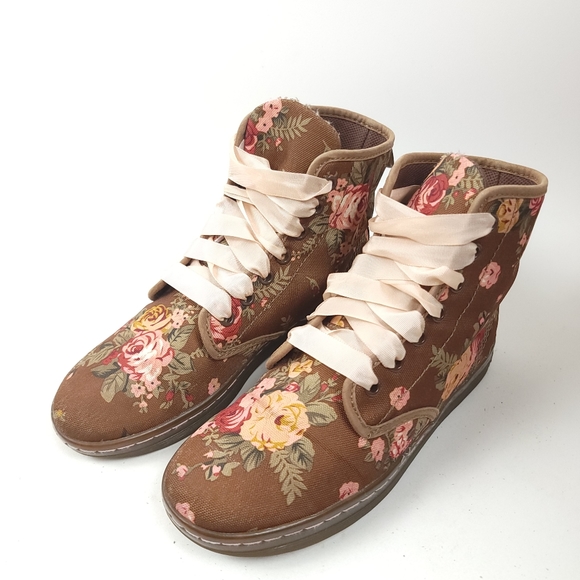 Dr. Martens Shoes - Dr. Martens Shoreditch Victorian Floral Boots